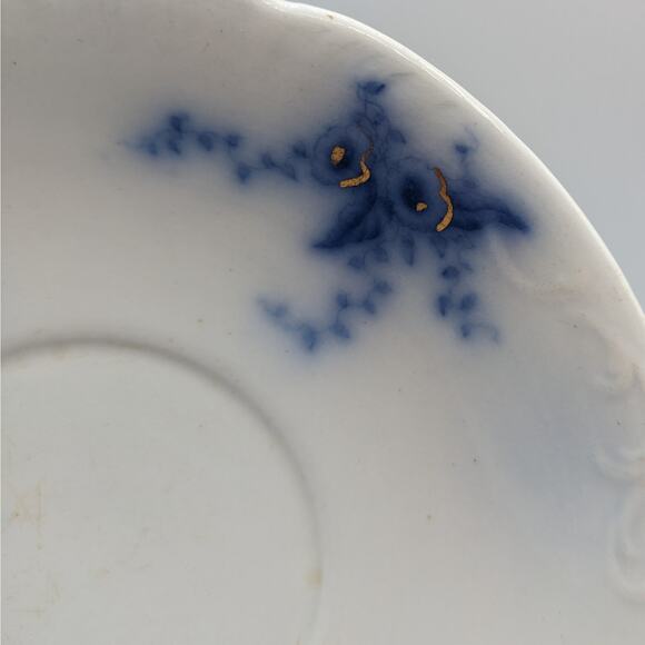 C1820 Johnson Brothers Semi Porcelain Flow Blue Tulip Royal Gold Accents 6 Plate - Picture 3 of 12
